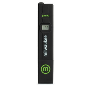 Milwaukee Pocket Sized pH Meter with Protective Case and 7.01 Calibration
